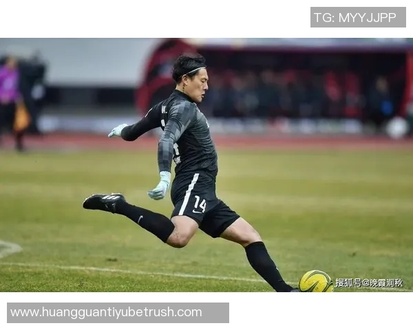 达兰头球破门被判越位VAR确认进球无效王大雷险守十指关 达兰头球破门被判越位VAR确认进球无效王大雷险守十指关