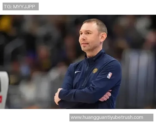 阿德尔曼赞穆雷状态出色并对其休赛期组织训练表示欣慰 阿德尔曼赞穆雷状态出色并对其休赛期组织训练表示欣慰