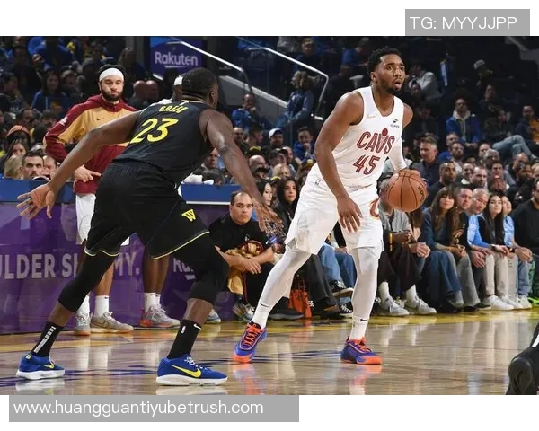 爵士训练营热闹非凡德隆韦德携手出镜贝利乐福同场助阵 爵士训练营热闹非凡德隆韦德携手出镜贝利乐福同场助阵