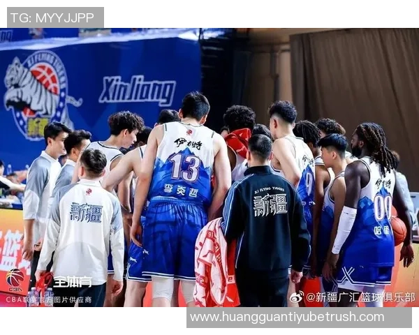 外援双子星联手发威引领球队逆转胜利全场观众欢呼不已