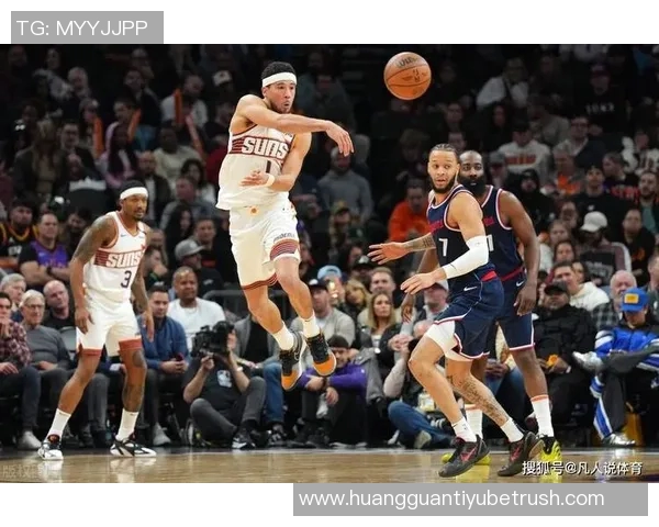 布克强调团队合作的重要性关键时刻每个人都需挺身而出