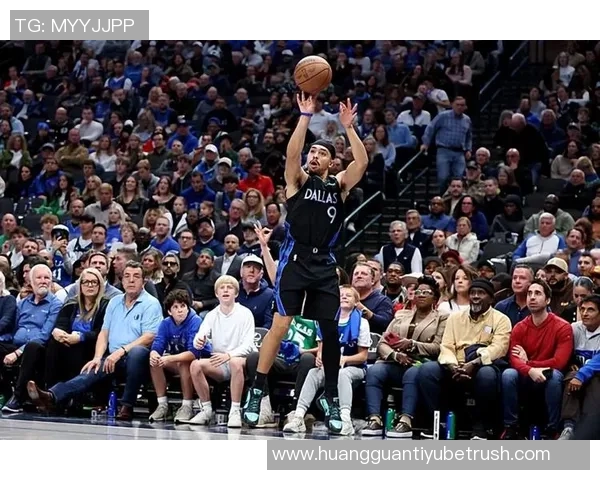 克莱状态回暖三分球表现出色11投5中贡献14分1篮板