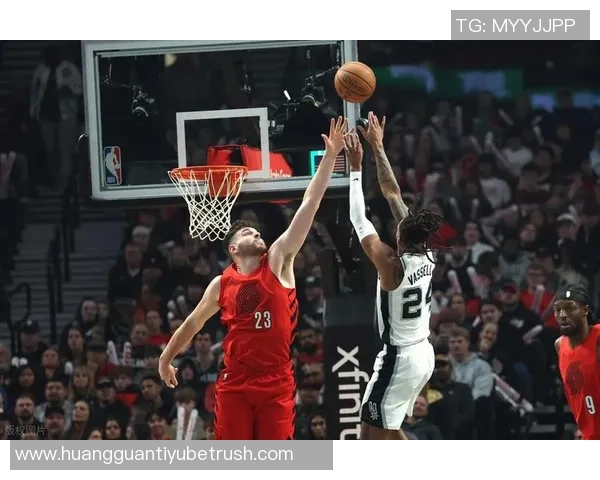 阿夫迪亚首节火力全开6投4中三分命中2个轻松拿下12分3篮板